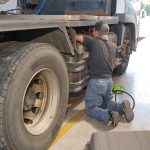 運行前に運行前点検実施中